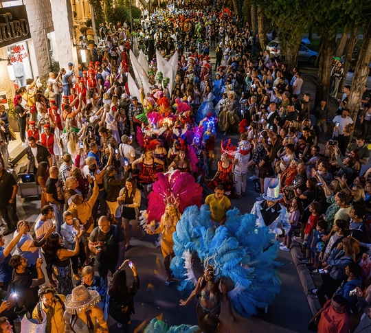 budva-beach adriatic-sea budva-camps budva-caffes budva-activities